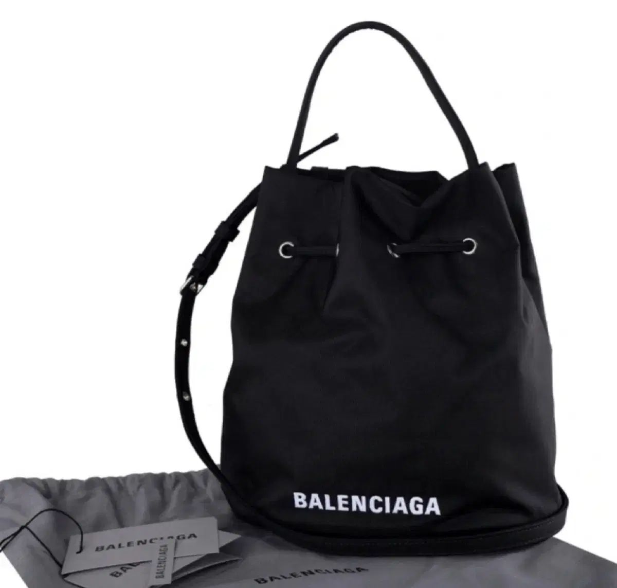 BALENCIAGAドローストリングバッグ BALENCIAGA(バレンシアガ) バケット