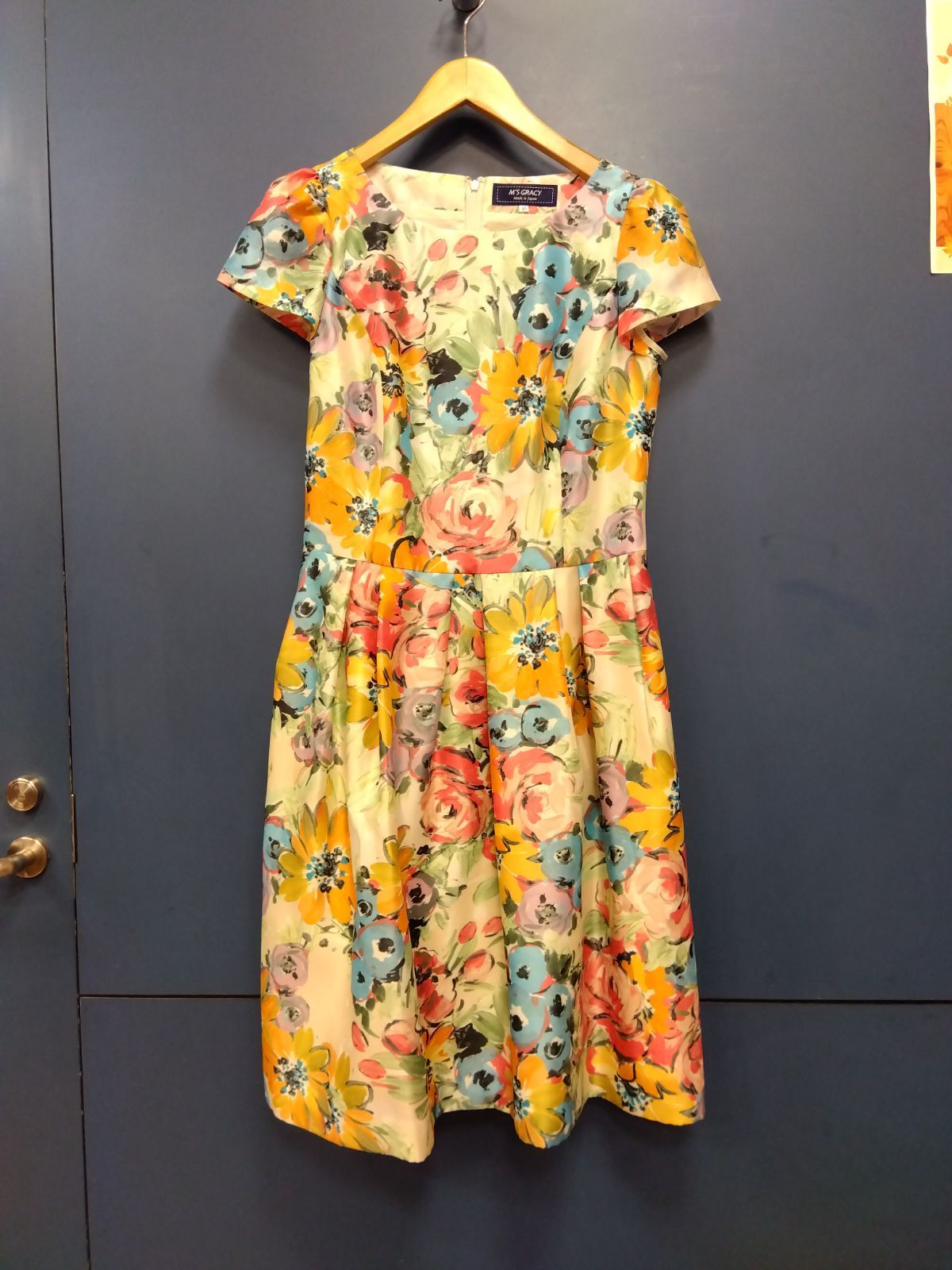 M9 エムズグレイシーワンピース 40サイズ 水彩フラワーバターン オケージョン◎女子会◎お食事会◎ 華やかM s Gracy
