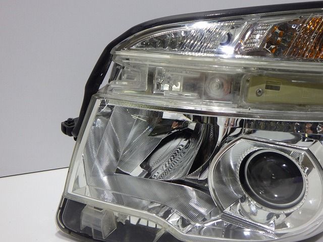 トヨタ　ヴォクシー　左ヘッドライト　ZRR75 コーティング 綺麗 ZRR70/75 ヴォクシー 後期 左ヘッドライト HID 28