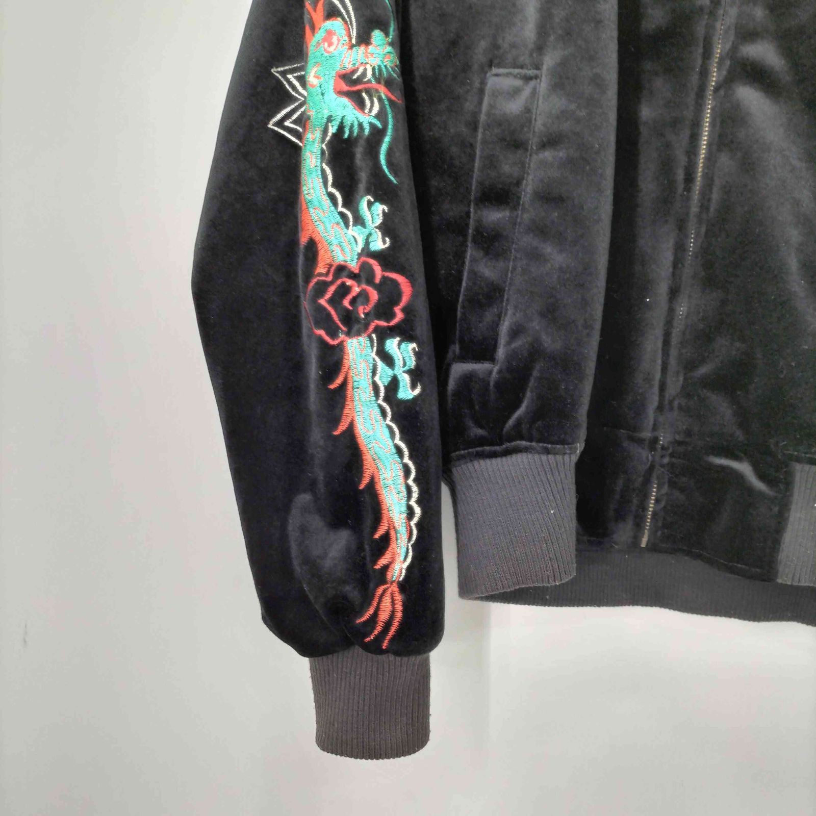 アヴィレックス AVIREX 別珍 刺繍デザインスーベニアジャケット メンズ