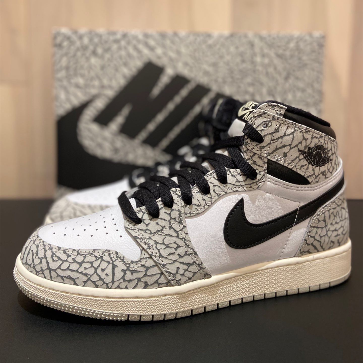 爆買いしたくなる NIKE AIR エア ナイキ Cement White OG HIGH RETRO 1 JORDAN 靴