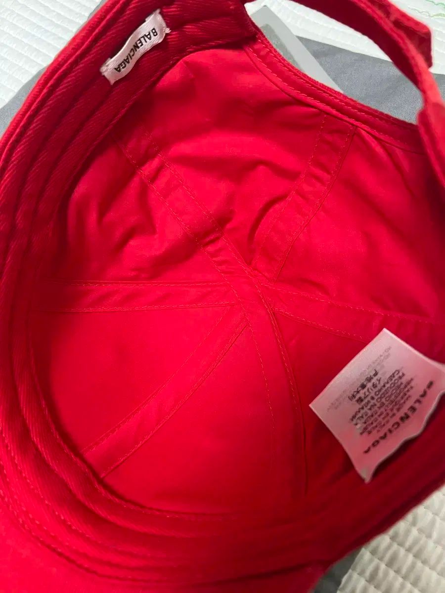 バレンシアガ BALENCIAGA サンバイザー 赤 BALENCIAGA(バレンシアガ