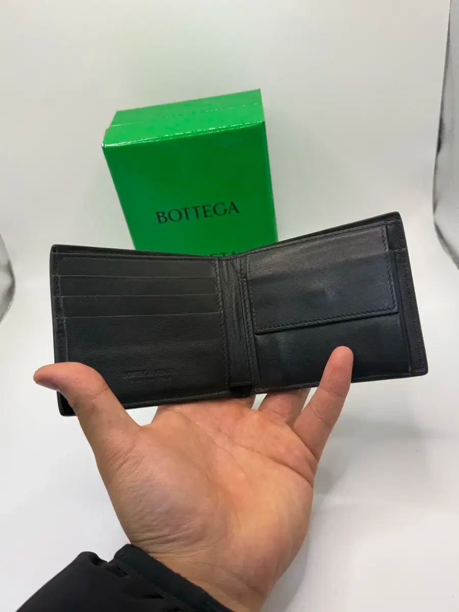 ボッテガ ヴェネタ マキシ コインホルダー 二つ折り財布 ブラック