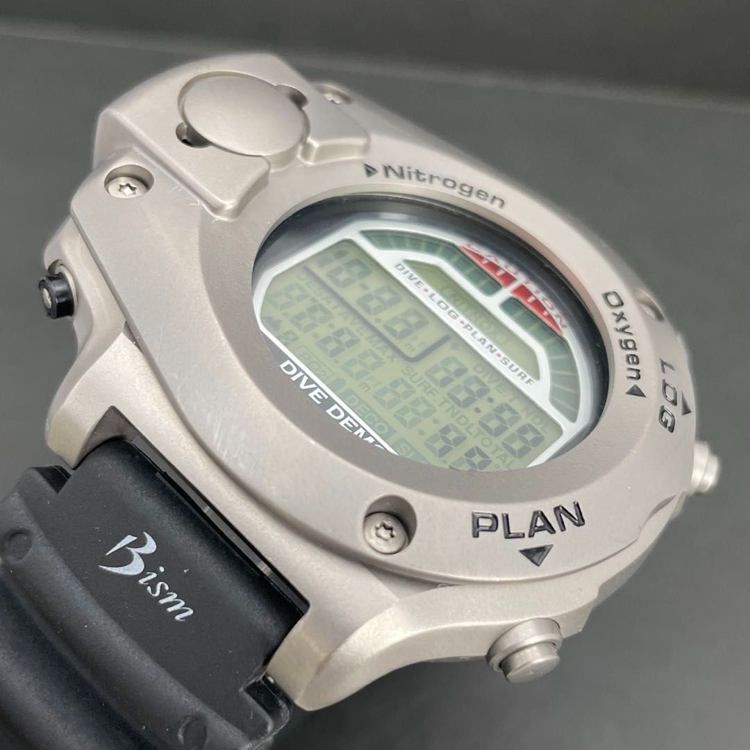 ダイブコンピューター チタン