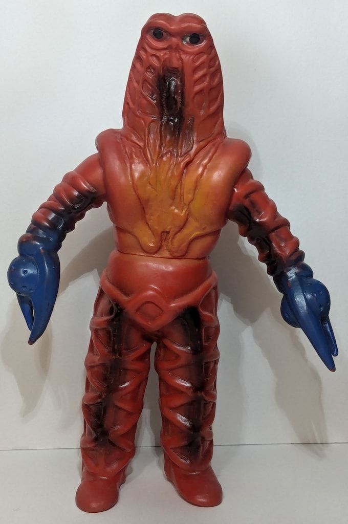 ブルマァク ゴドラ星人 赤成型に黄と黒と水色 225mm