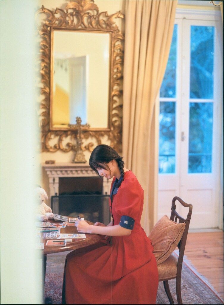 小学館 乃木坂46 五百城茉央 未来の作り方 アザーカット写真集 - メルカリ