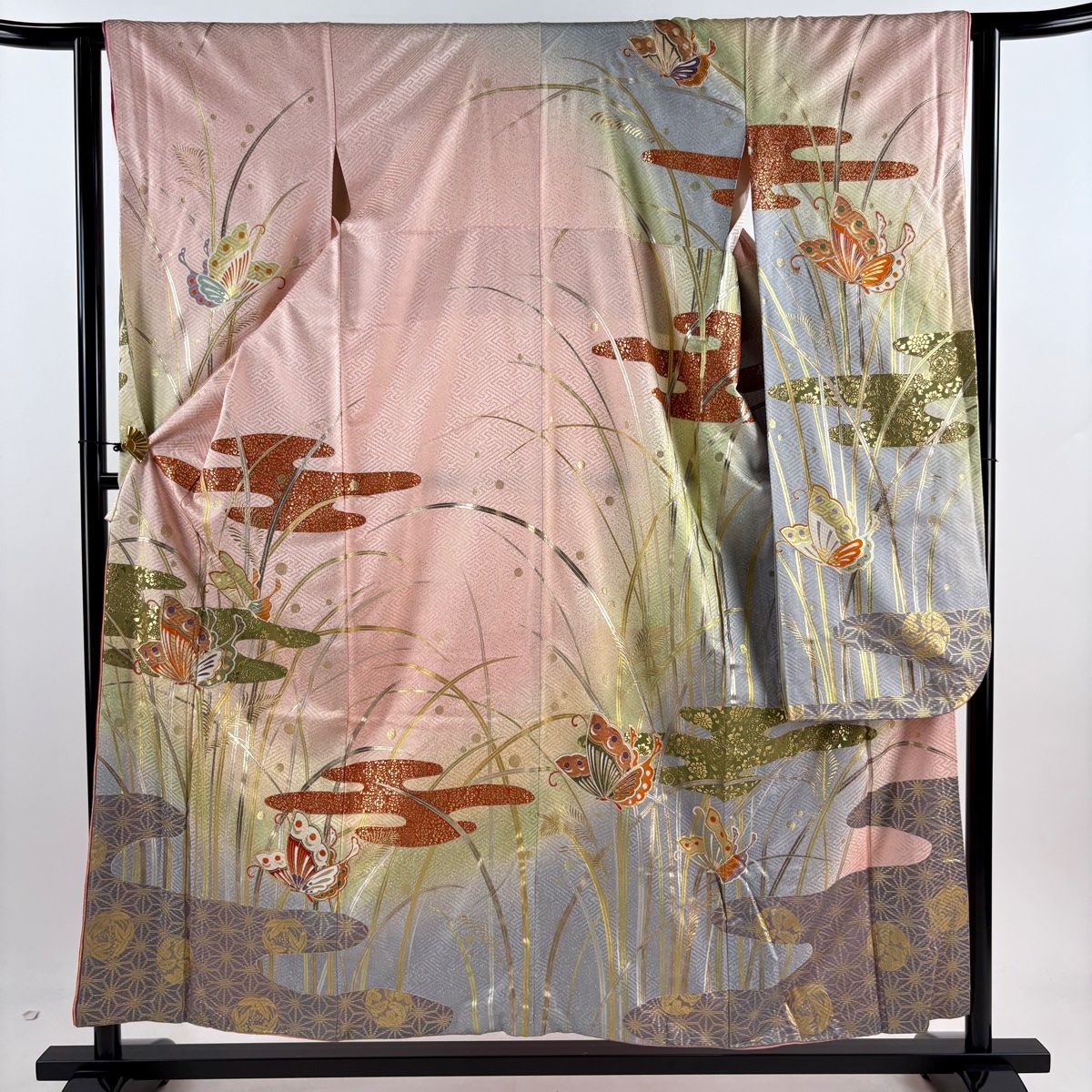 振袖 身丈156cm 裄丈62cm S 袷 落款 蝶 霞 金銀彩 染め分け ピンク 正絹 名品