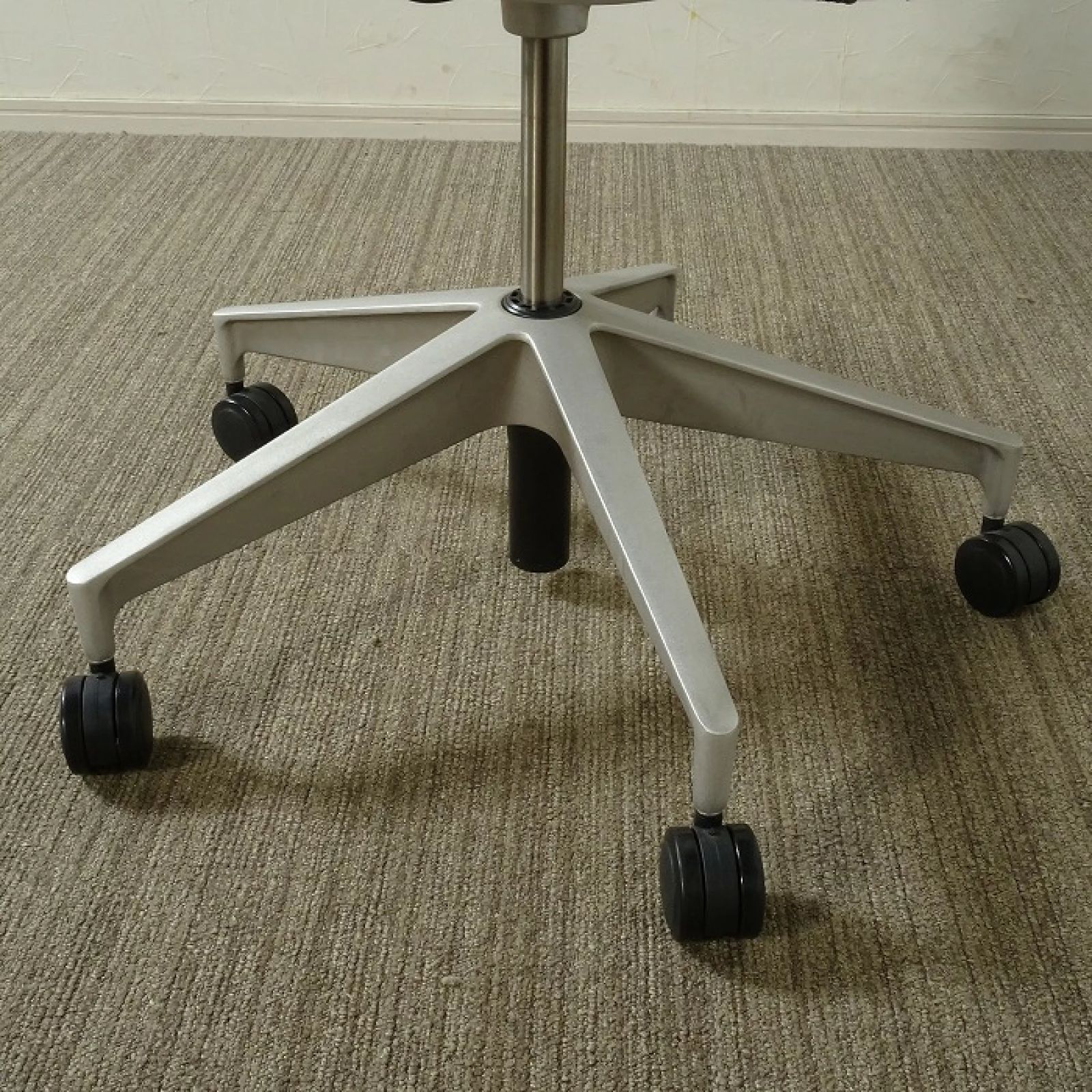 Miller ハーマンミラー