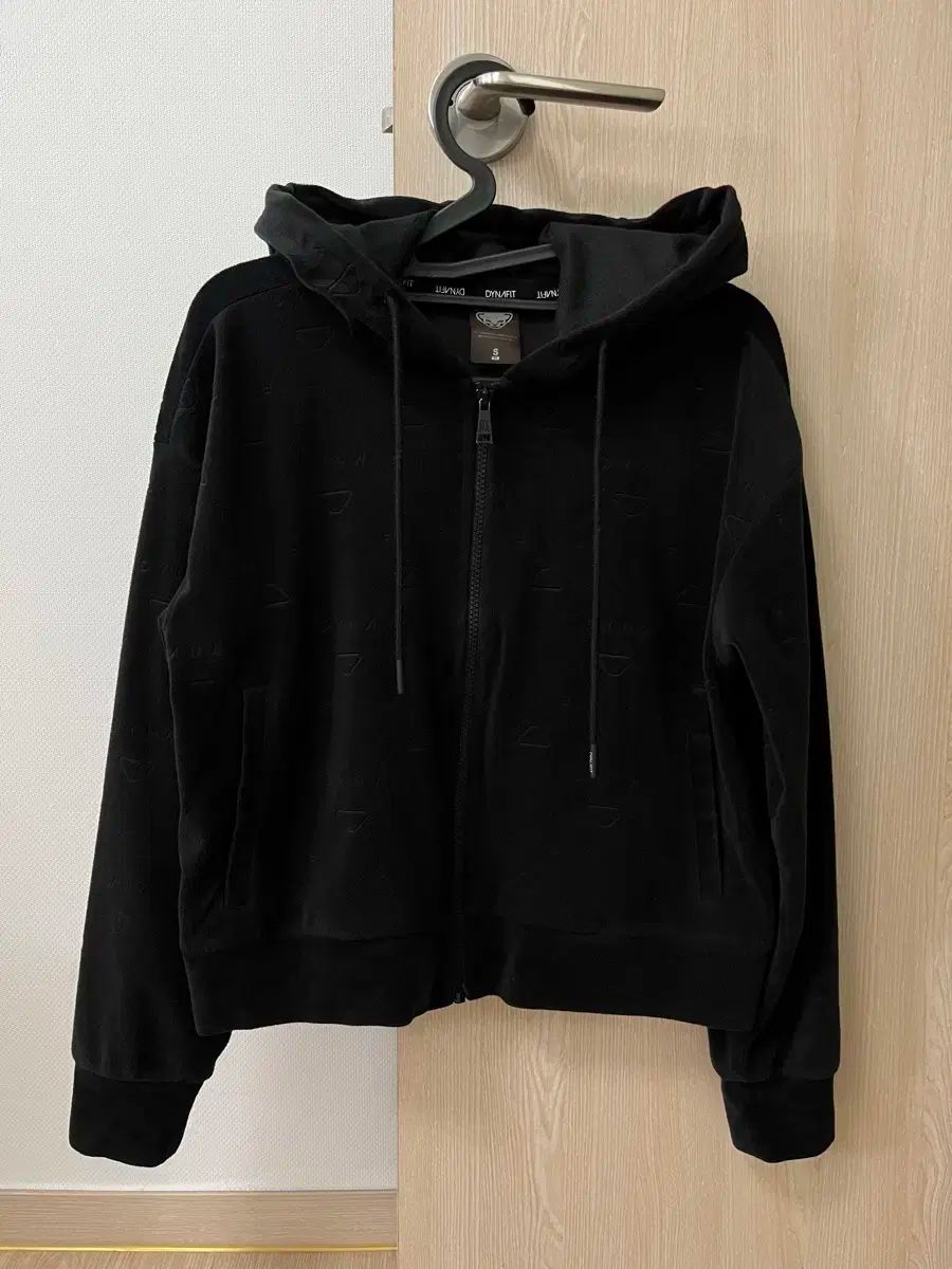 ディナフィット ツアーベルベット トレーニングウェア セット