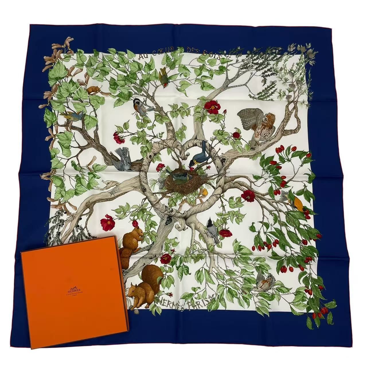 ☘️美品☘️ HERMES　AU COEUR DES BOIS 森の中で　カレ 新品同様 HERMES エルメス カレ90 AU COEUR DES BOIS 森の中で