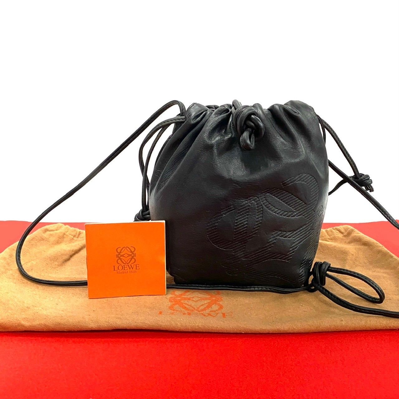 極 美品 LOEWE ロエベ ヴィンテージ アナグラム ロゴ レザー 本革 ショルダーバッグ ポシェット サコッシュ ブラック 黒 レディース 21110 極 美品 LOEWE ロエベ ヴィンテージ アナグラム ロゴ レザー 本革