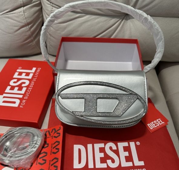 新品未使用 DIESELディーゼル 1DR キャンバス ショルダーバッグ ハンドバッグ ボディバッグ ダイヤモンド入りシルバー ディーゼル 1DR ミニショルダーバッグ シルバーダイヤモンド