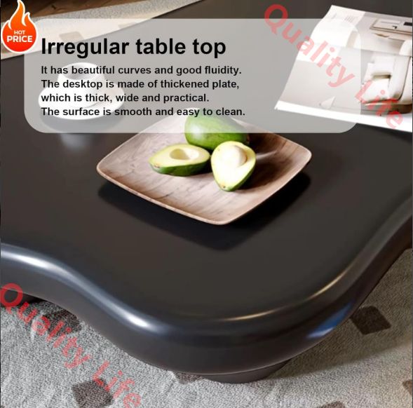 短い脚が3本付いたかわいい雲型コーヒーテーブル