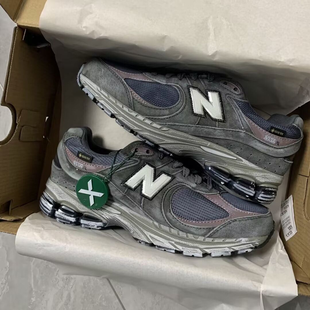 激安単価で New Balance 2002R GORE-TEX  靴