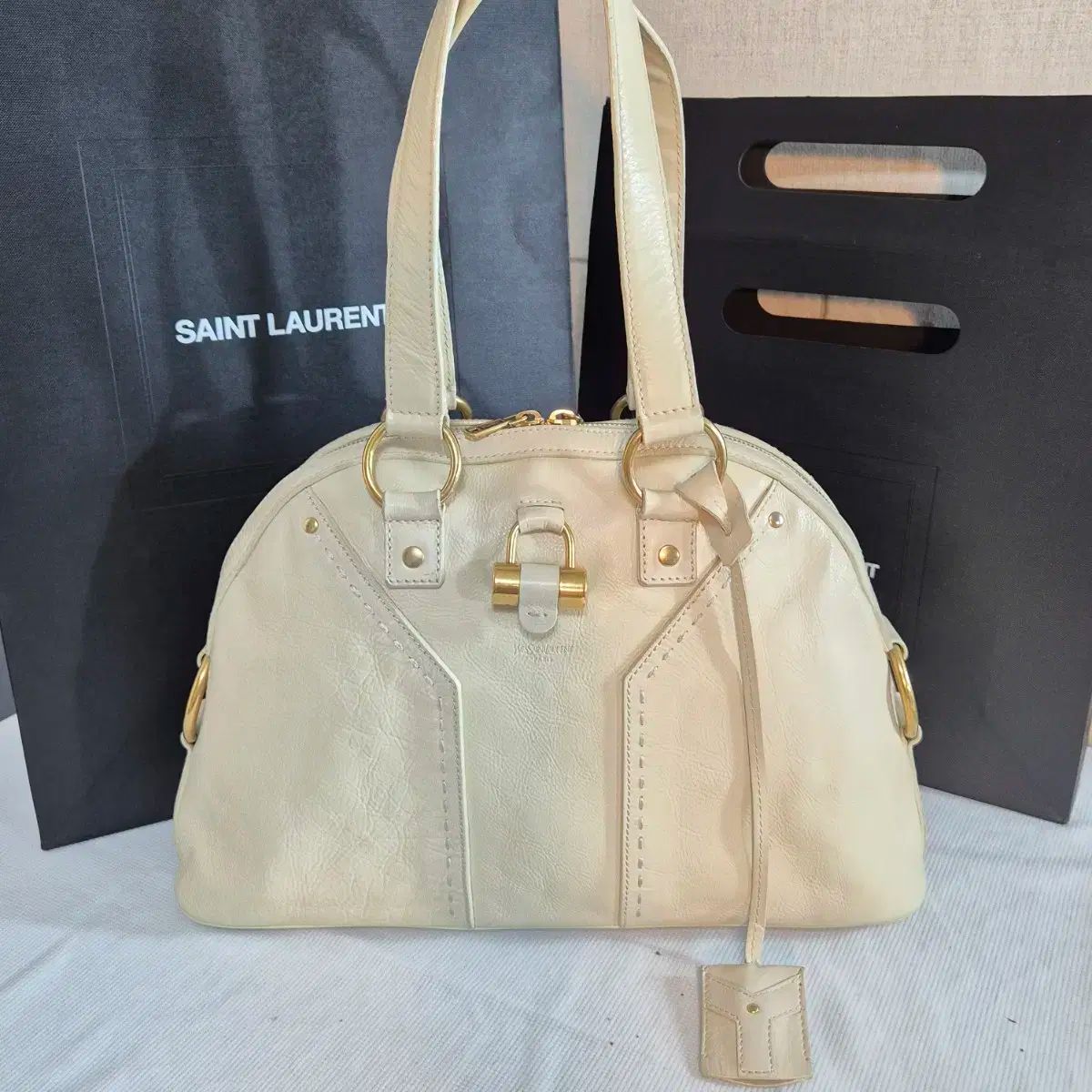 YVES SAINT LAURENT イヴ サンローラン ミューズバッグ