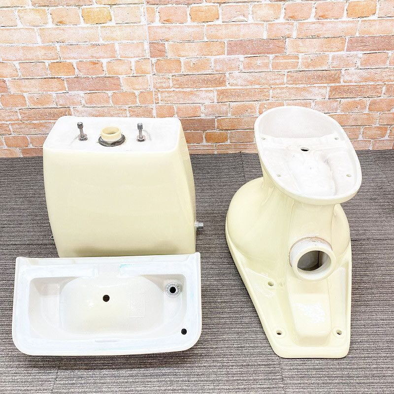 中古　TOTO　トイレ便器　洋式便器+タンク 中古】TOTO☆トイレ便器(床下排水)☆三角タンク(隅付タンク)用