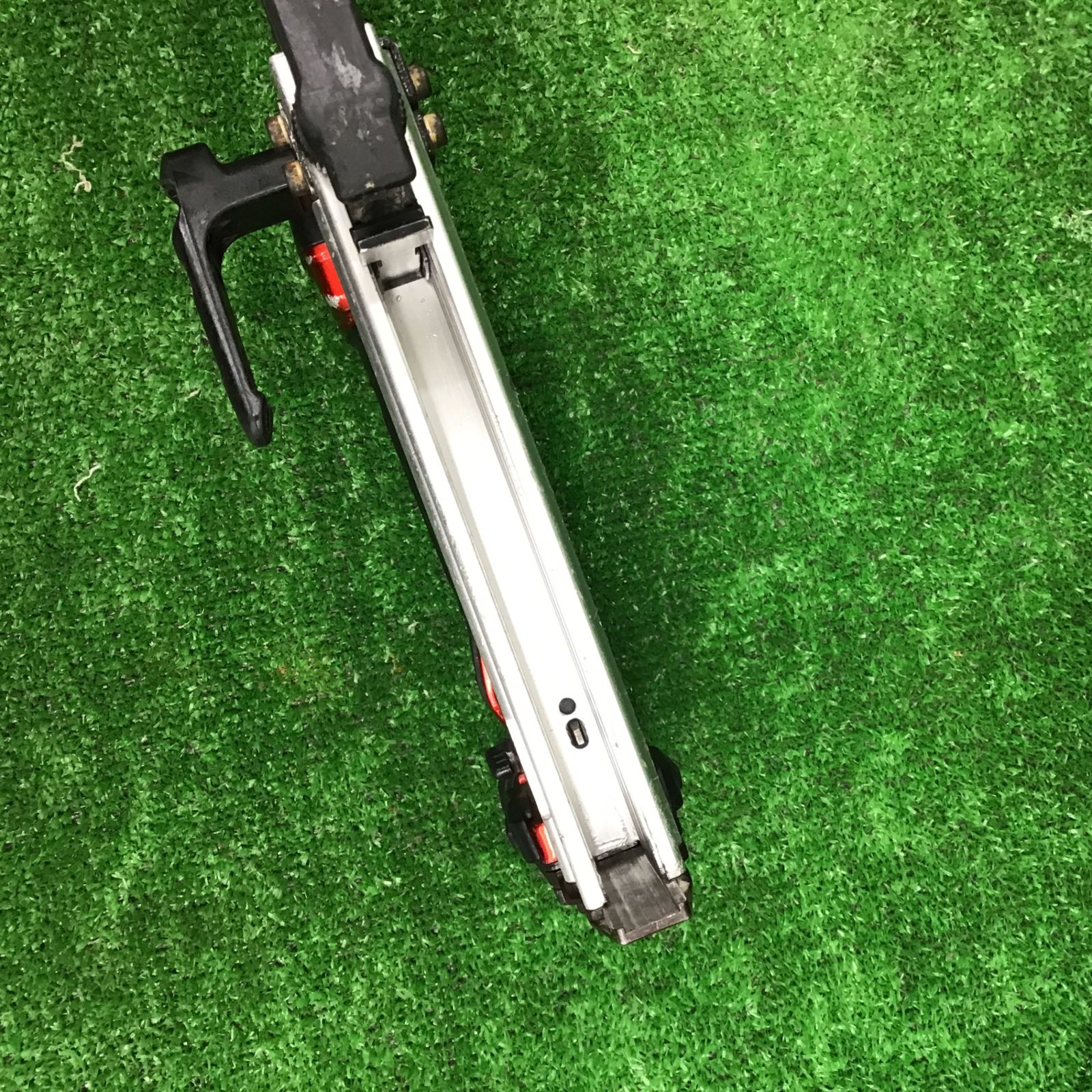 〇マキタ(makita) 高圧エアタッカ エアダスタ付 10mm 赤 AT1025HB 