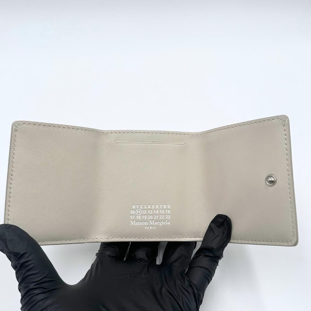 【新古品】Maison Margiela Four Stitches３つ折り財布 新古品】Maison Margiela Four Stitches3つ折り財布 - メルカリ