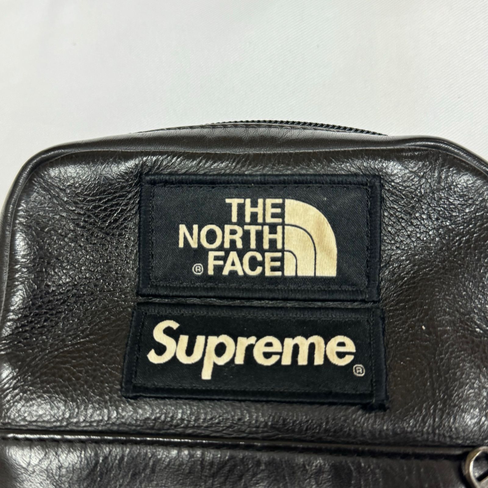 国内正規 Supreme × The North Face 18AW Leather Shoulder Bag レザー ショルダーバッグ サコッシュ  コラボ シュプリーム ノースフェイス F ブラック NF0A3KYS 58341A7 - メルカリ