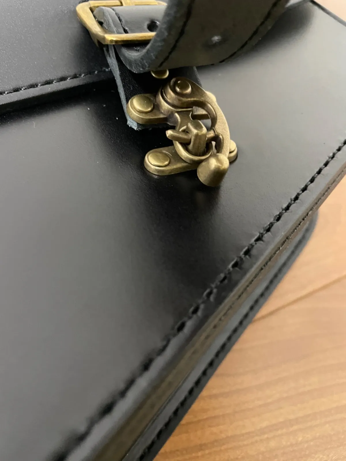 ハーレー ソフテイル用 本革 サドルバッグ ハンドメイド 携行缶ホルダ 