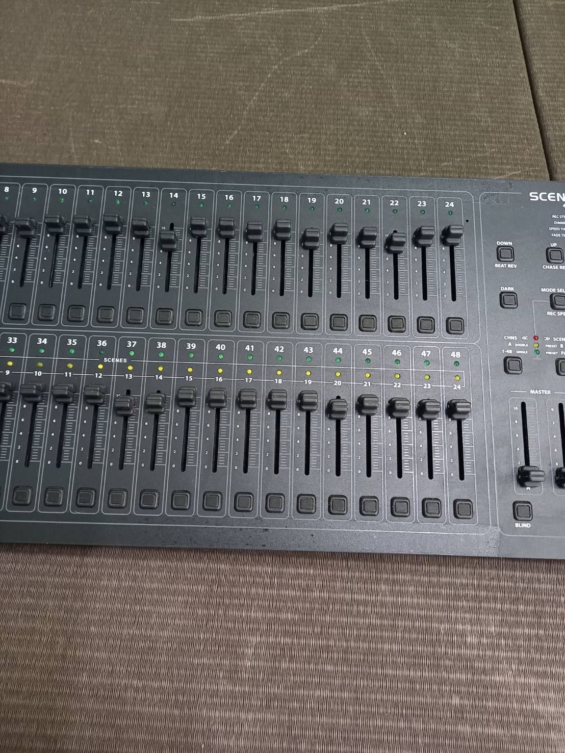 DMX コントローラー