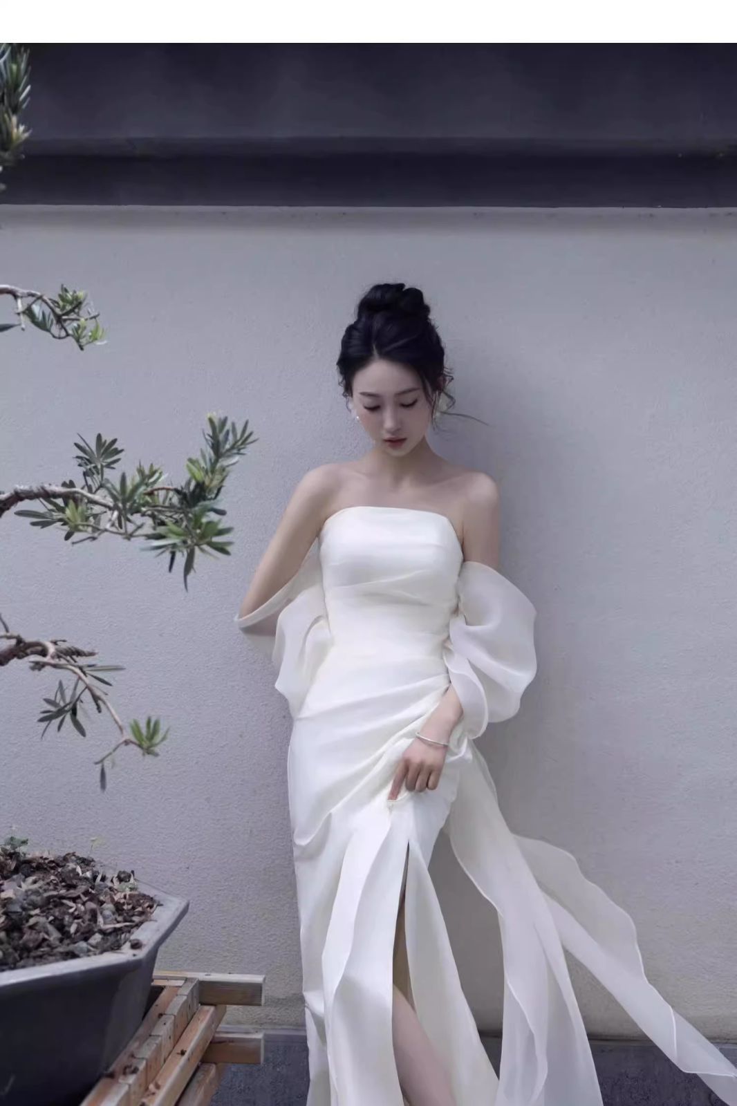 【新品未使用】前撮り・結婚式二次会　ドレス 新品未使用 高級サテン ウェディングドレス 前撮りドレス
