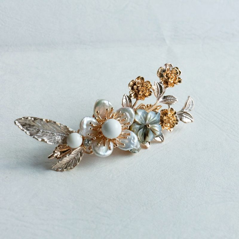 バロックパールのお花と黒蝶貝シェル花のかんざし　ヘアクリップ