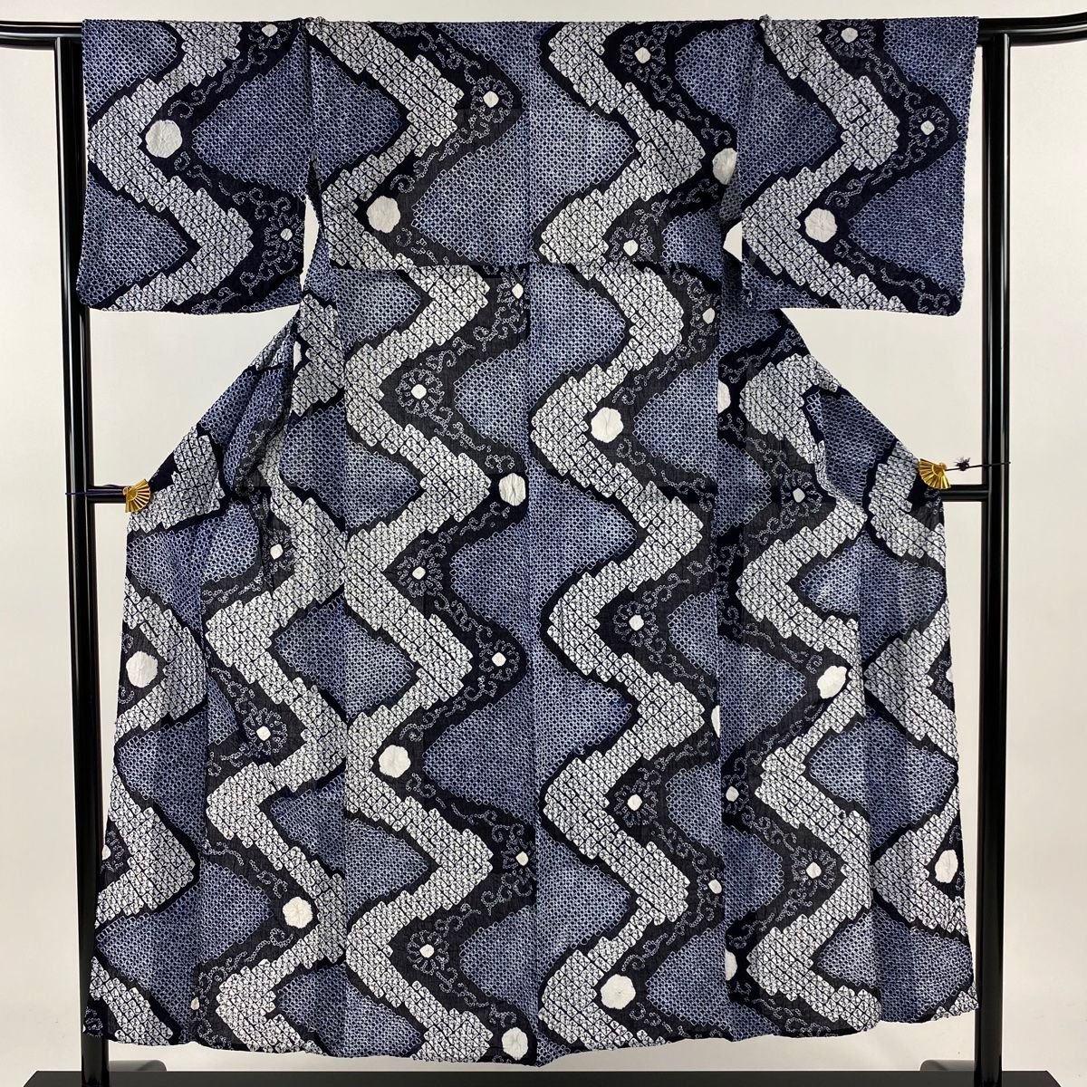 浴衣 身丈151cm 裄丈63cm S 絞り浴衣 菊唐草 絞り 紺色 綿 名品