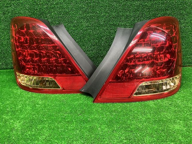 トヨタ　18系　UZS187　マジェスタ　後期　テールレンズ左右　30-318　LED玉切れなし　241205235