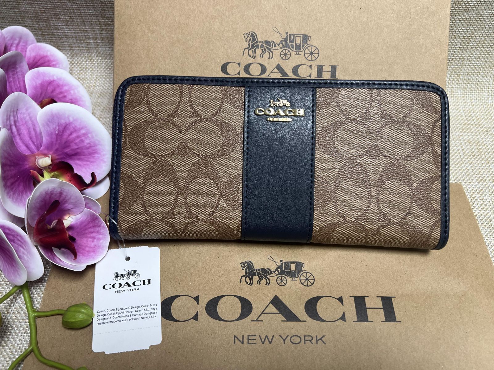 コーチCOACH 新品、紫のシグネチャー長財布 ラウンドファスナー - 長財布