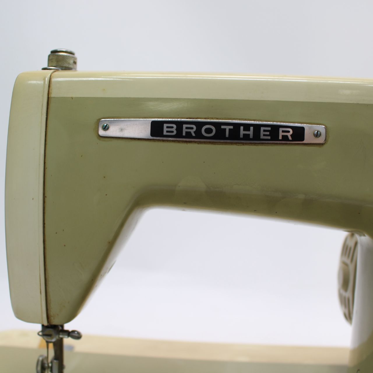 238)BROTHER ブラザー ミシン HAPPY TYPE M-1100 昭和レトロ 238)BROTHER ブラザー ミシン HAPPY TYPE M-1100 昭和レトロ
