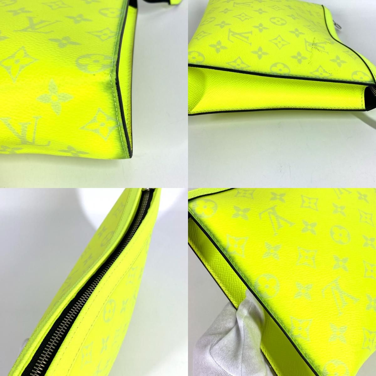 ポシェット ヴォワヤージュ