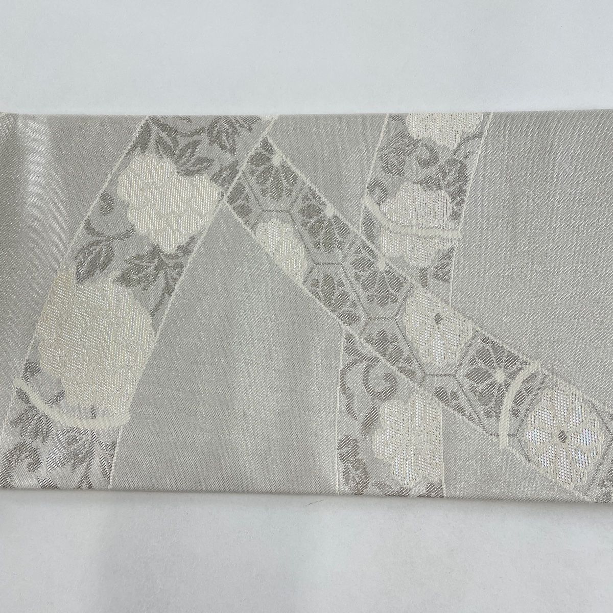 名古屋帯 美品 優品 花唐草 菱 箔 銀色 正絹 【中古】 - メルカリ