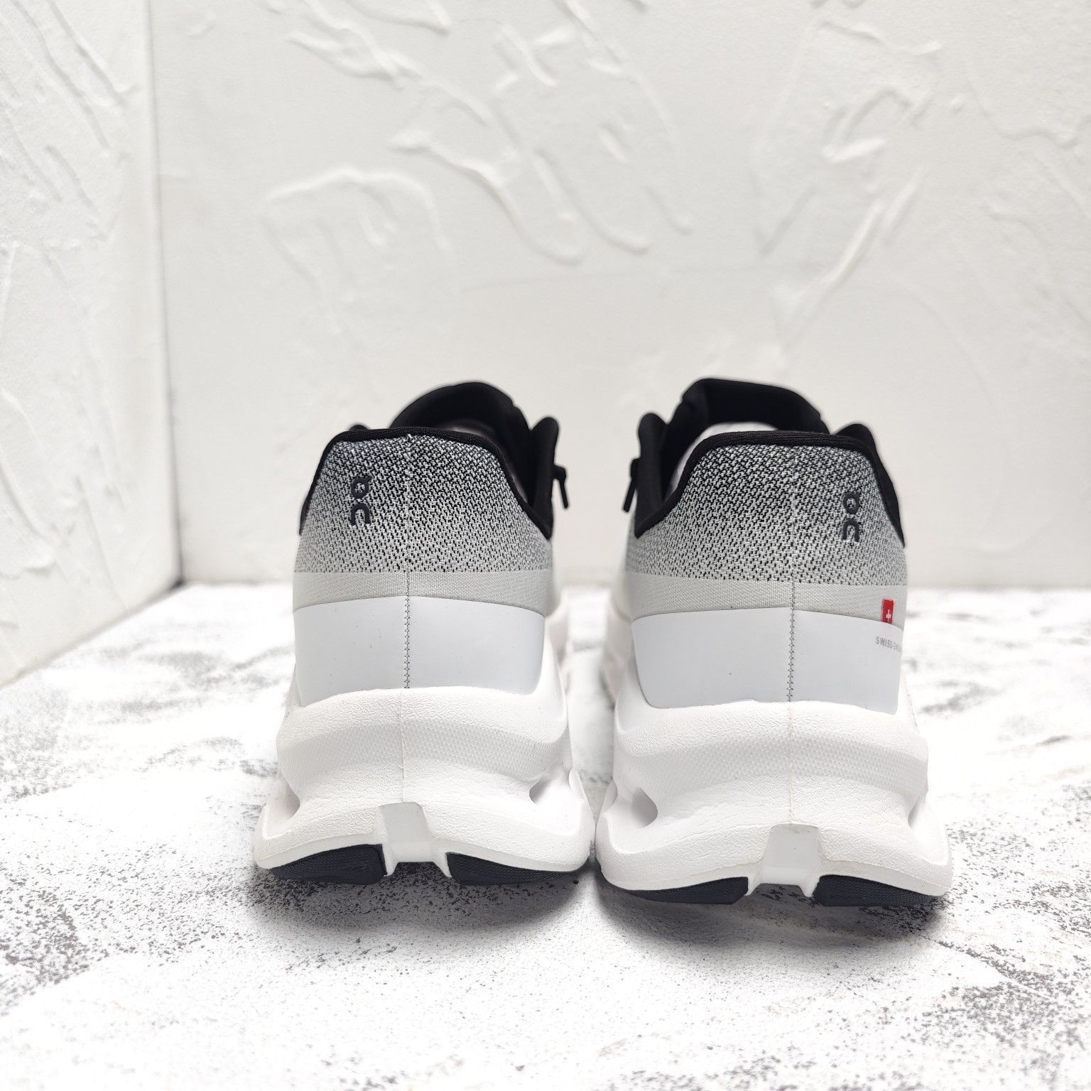 ON Cloudtilt（クラウドティルト）ホワイト スニーカー 男女兼用