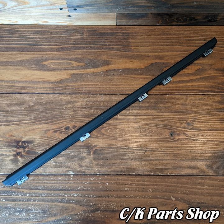 水切りモール リア左 アウター 社外品 84-96年 XJチェロキー 7MX 前期 4ドア ベルトウェザーストリップ ガラスモール ウィンドウシール
