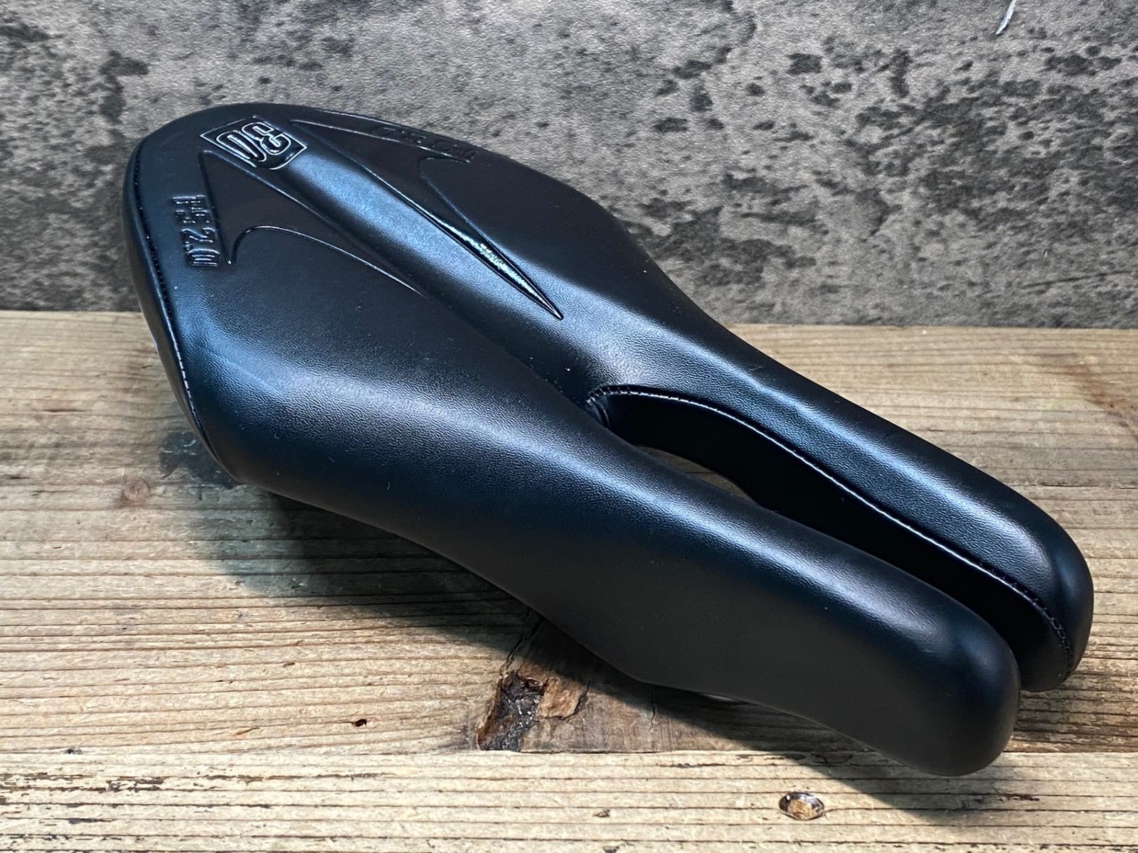 JM045 ism PS2.0 サドル 黒 クロモリレール 135mm