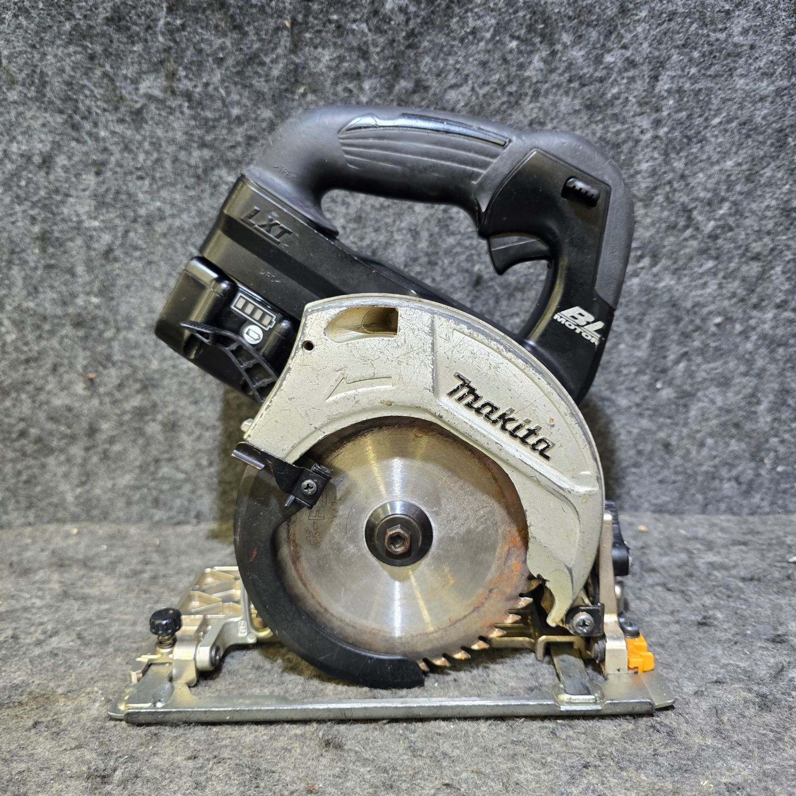 品 18V 3.0Ahバッテリ付き マキタ makita コードレス丸のこ HS471DZB 桶川店