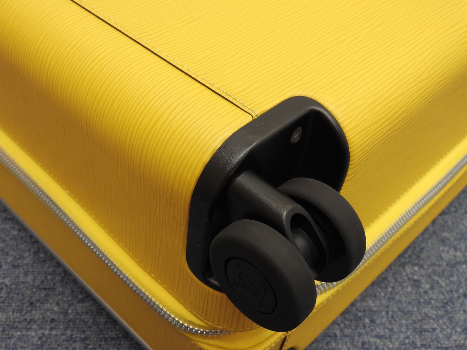 四輪キャリーバッグ トロリーバッグ