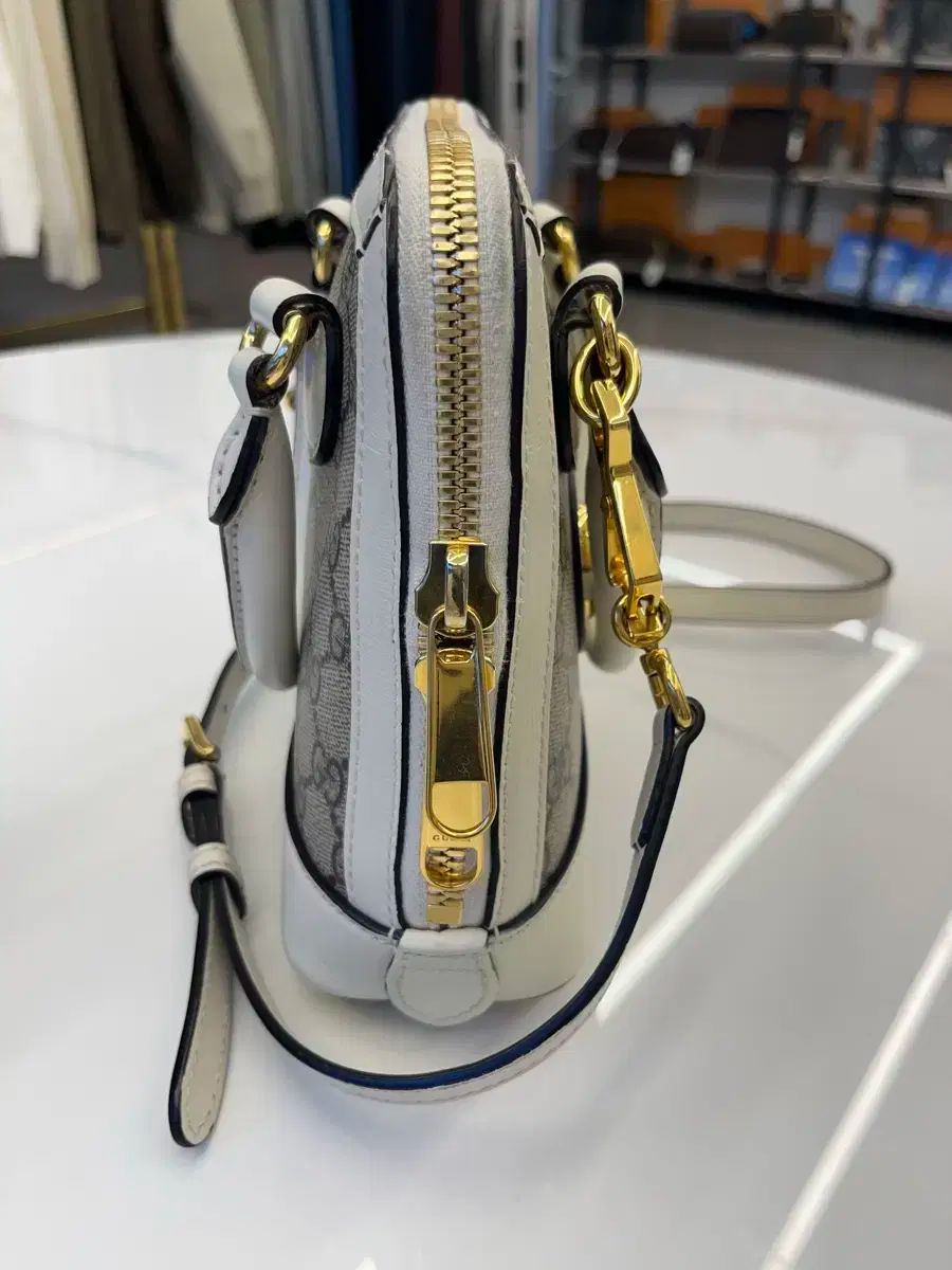 GUCCI グッチ