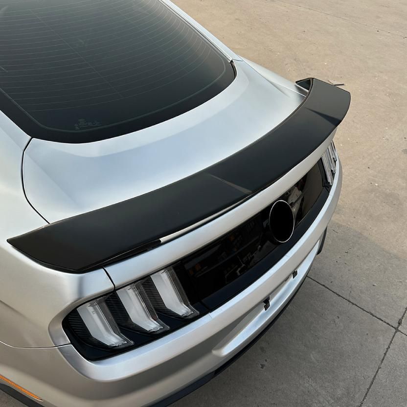 2015〜2025年 フォード マスタング Mustang MK6 GT対応 大型リアウィング ABS製 ピアノブラック カーボン調 スポイラー改装パーツ