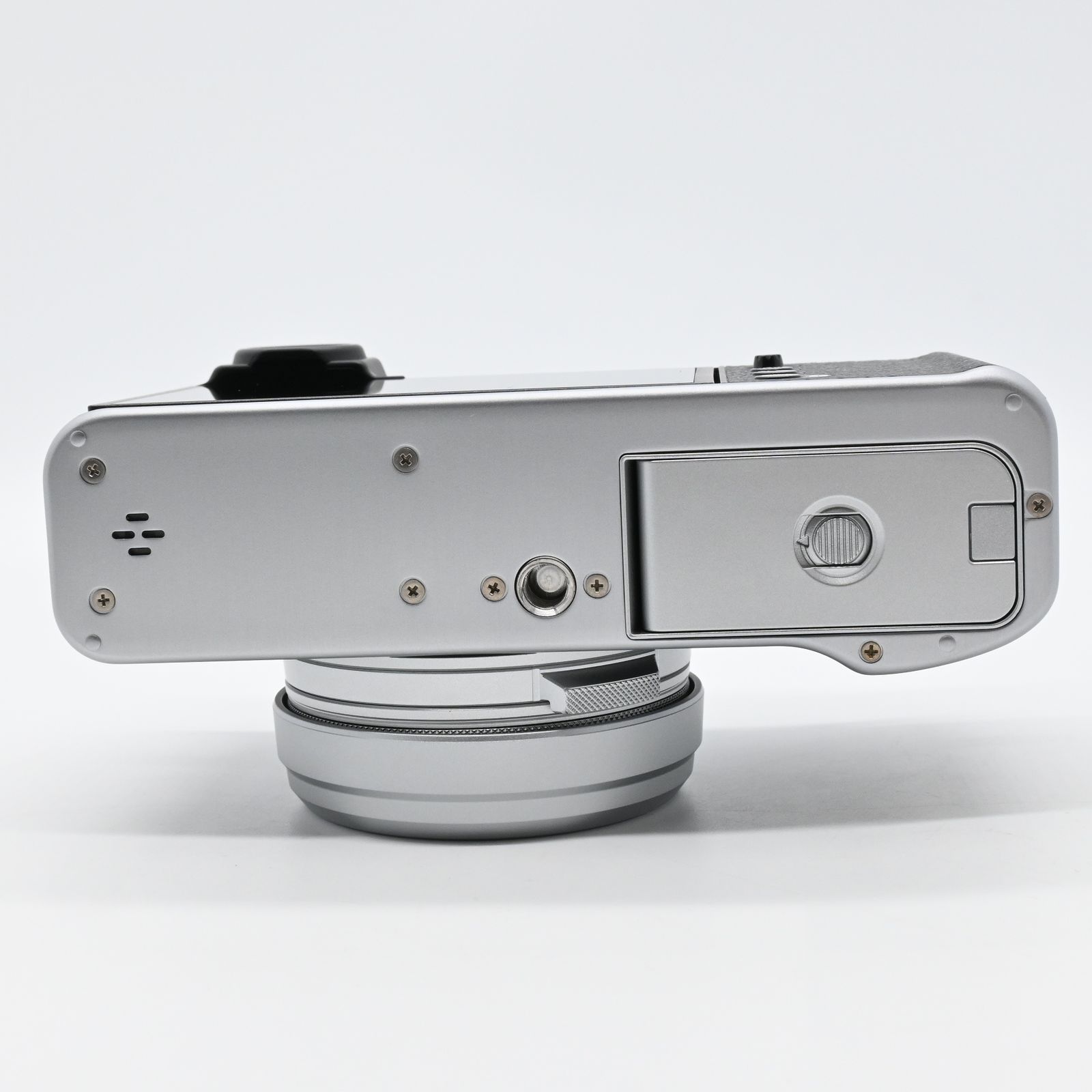 美品 X100VI シルバー　富士フィルム 多言語 ☆極上品☆FUJIFILM X100VI シルバー ショット数 421回 多言語モデル