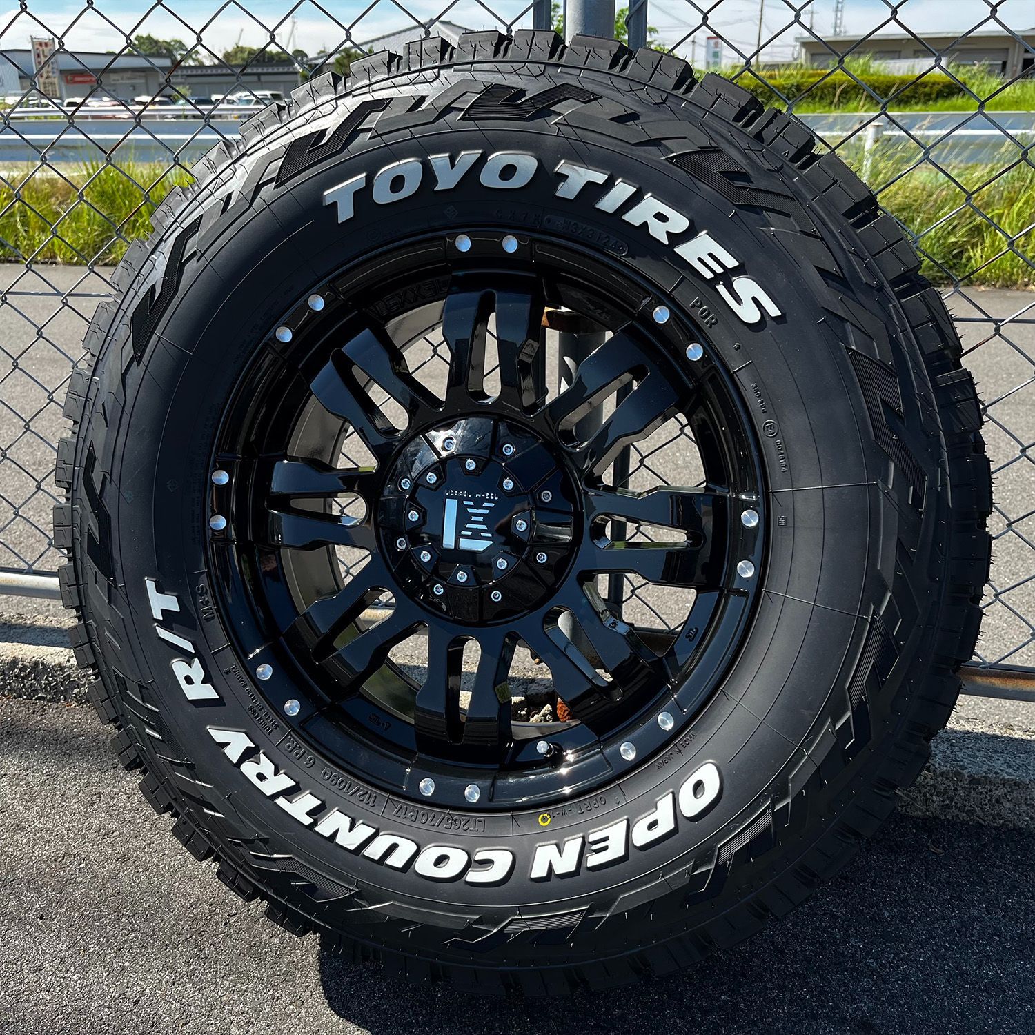 4本セット オーバーフェンダー用 LEXXEL Balano ランドクルーザー250 ランクル250 17インチ トーヨー オープンカントリー RT 265|70R17 ホワイトレター R|T タイヤホイール
