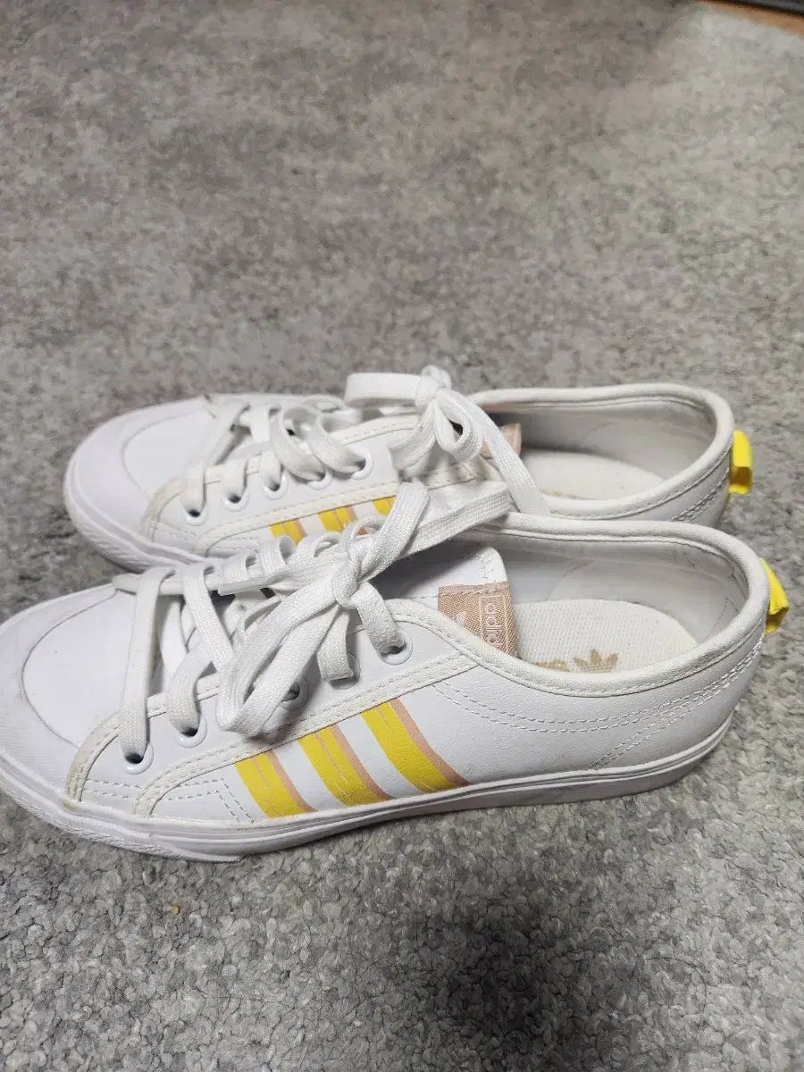 Adidas スニーカー-