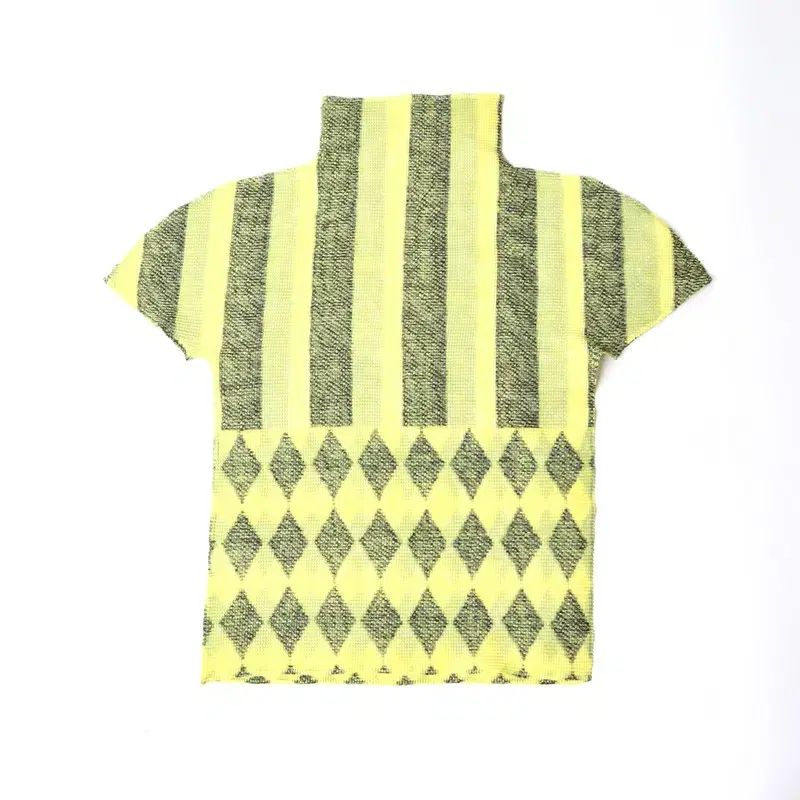 ISSEY MIYAKE プリーツ 幾何学柄トップス ISSEY MIYAKE(イッセイミヤケ) アーガイル柄 パターン プリーツ
