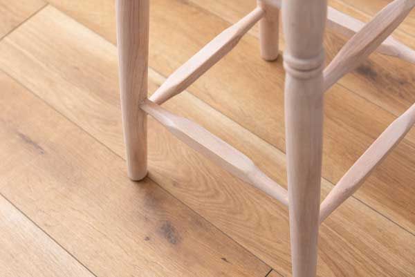 のオーバルハイスツール クラシカルデザイン