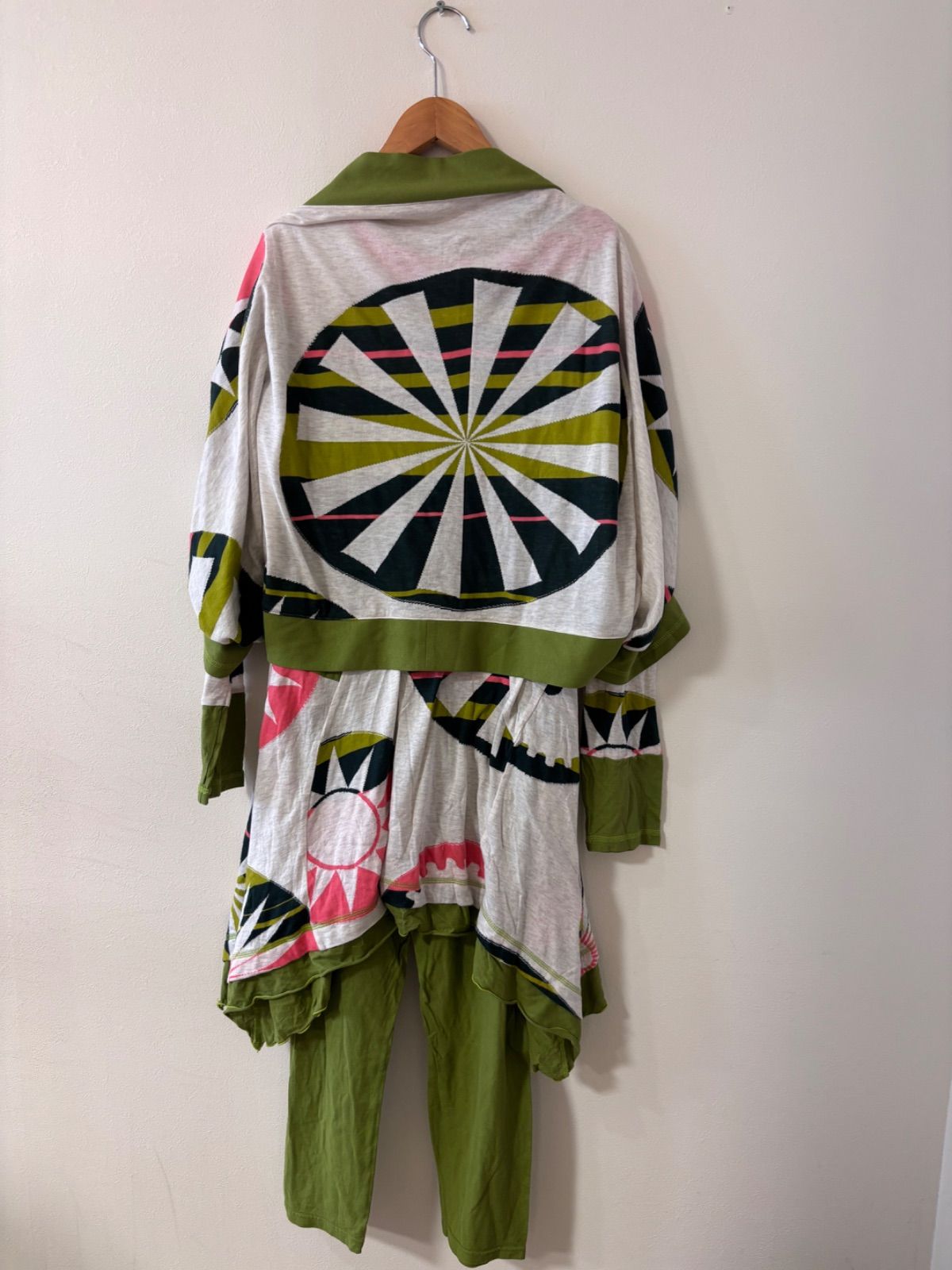 素敵！エイココンドウ!!トップス apc エイココンドウ EIKO KONDO コート 42 緑 黒 ストライプ シワ加工