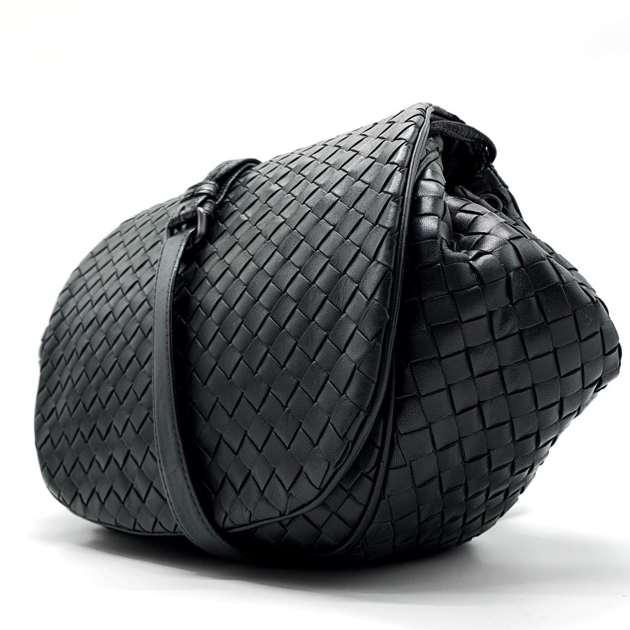 ✨極上品✨ BOTTEGA VENETA ボッテガヴェネタ ボディーバッグ ショルダーバッグ 巾着 定価35万超イントレチャート フラップ シルバー金具  ロゴ型押し シリアル レザー 肩掛け 斜め掛け ユニセックス メンズ レディース ブラック 黒色 - メルカリ