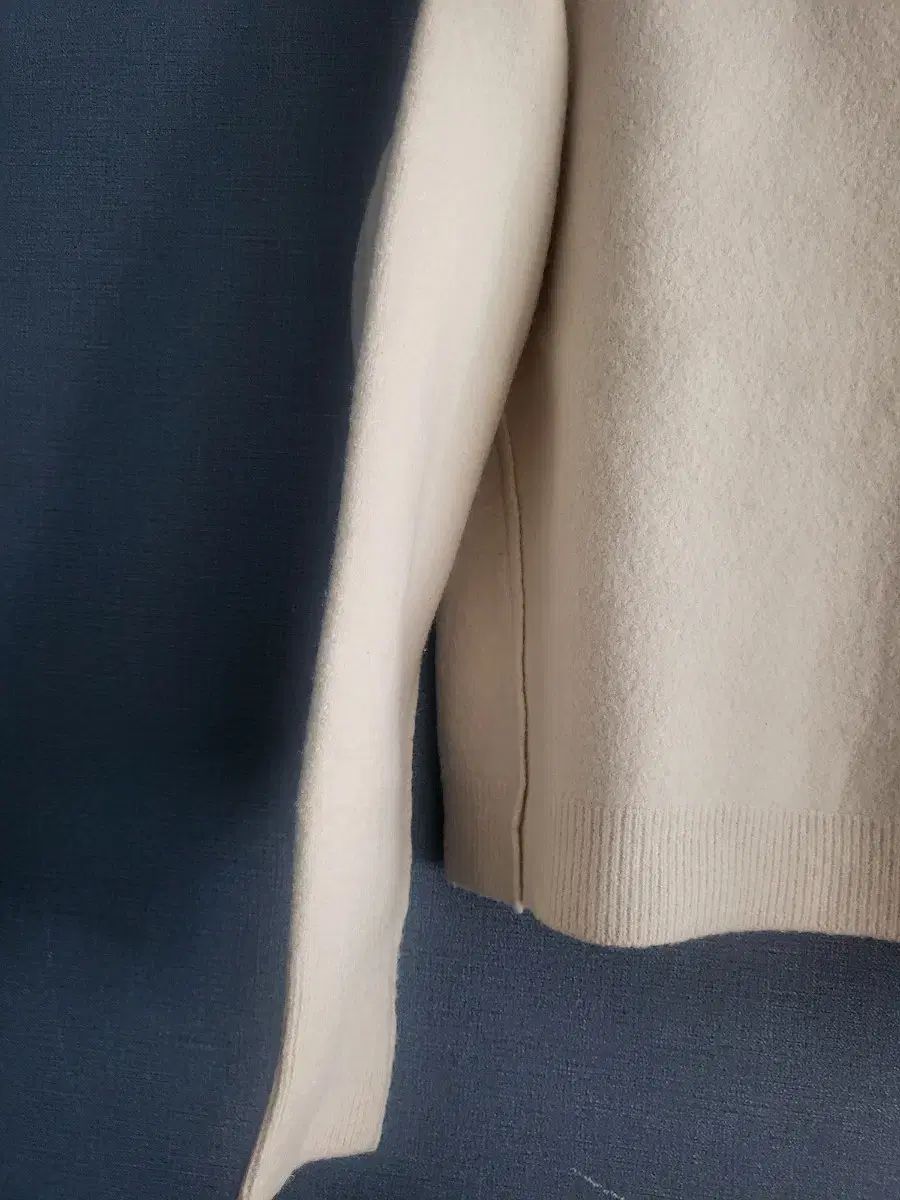 アッテヴァネッサ ブリューノ アイボリー タートルネック ニット WWW_MERCADOAVALIA_COM_BR