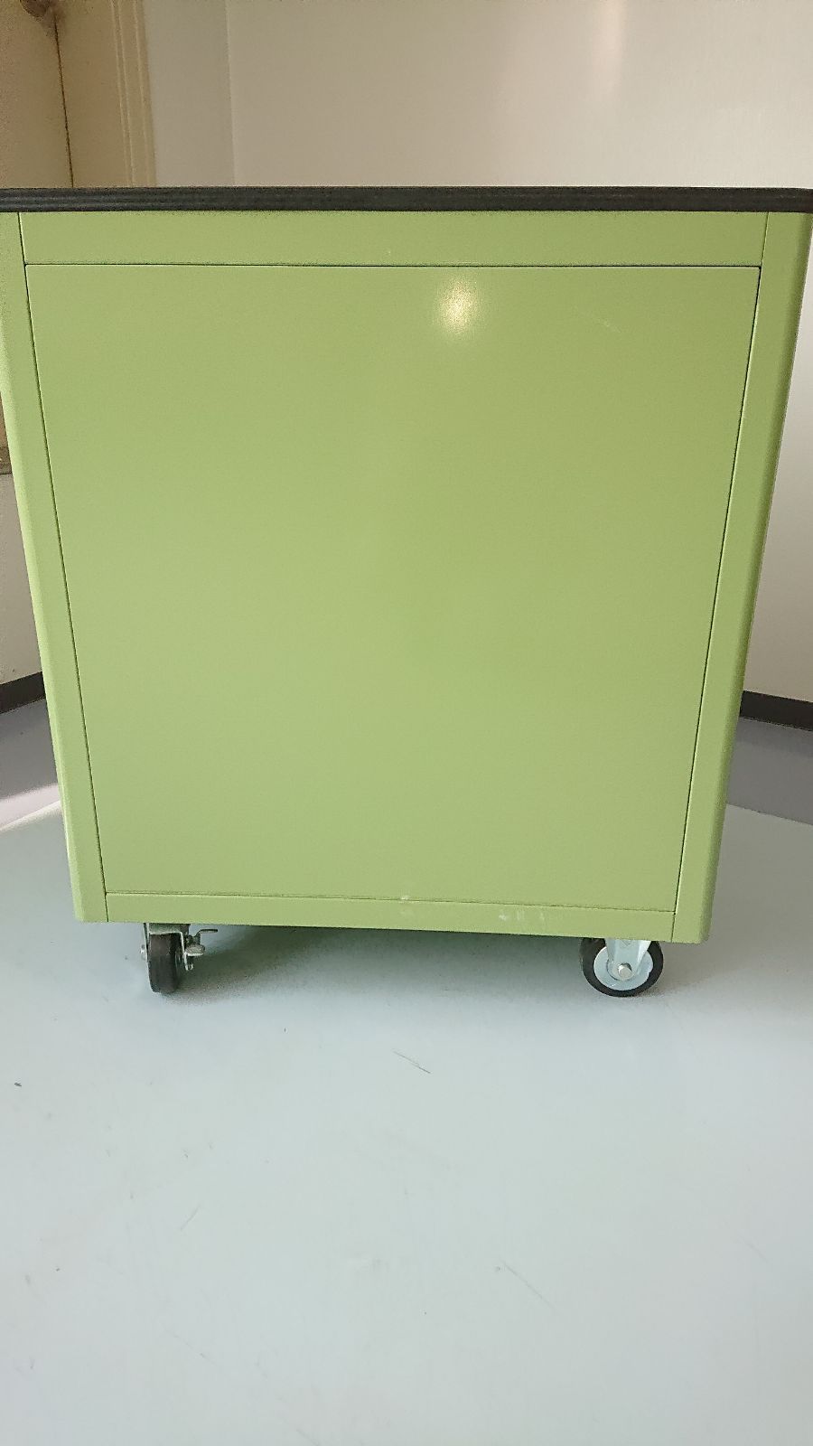 【現地引取のみ、リユース品】コクヨ　移動作業台　ワゴン　キャスター付き道具棚