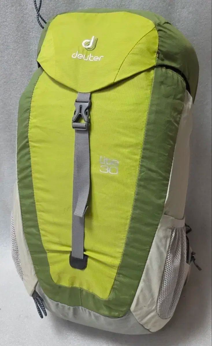 deuter₍ドイター deuter LITE 30 登山リュック 旅行キャンプ用バックパック リットル